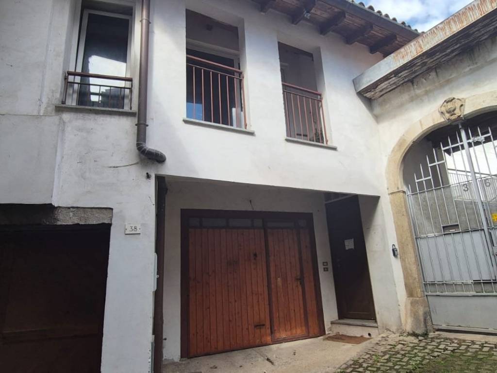 casa indipendente in vendita a Viggiù