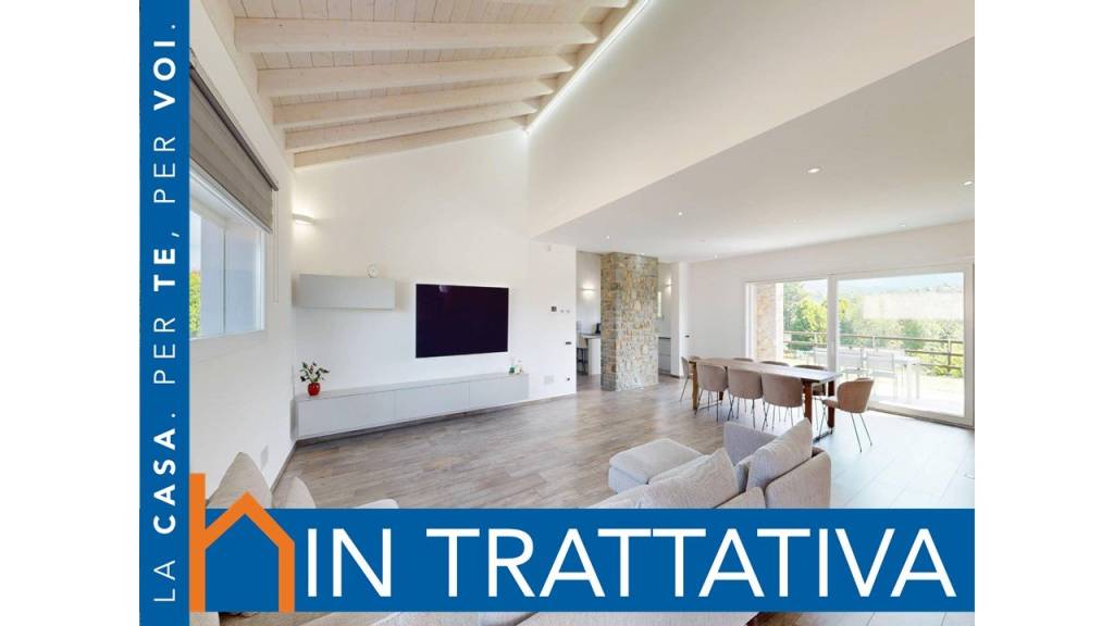 casa indipendente in vendita a Viggiù in zona Baraggia