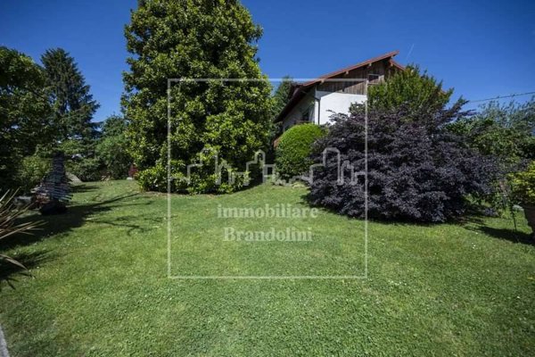 casa indipendente in vendita a Viggiù in zona Baraggia