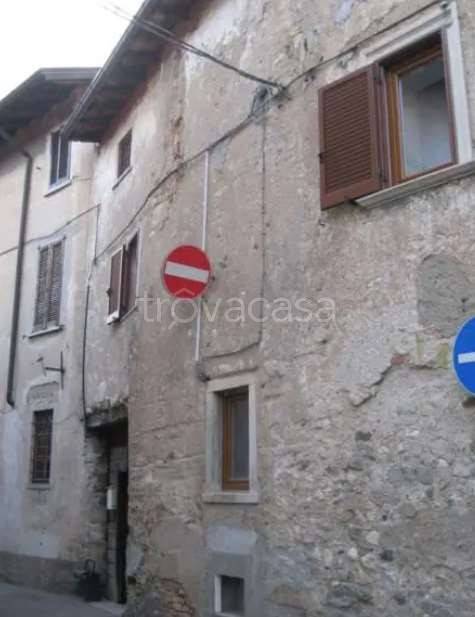 casa indipendente in vendita a Viggiù