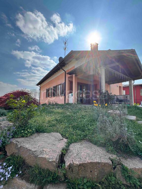 casa indipendente in vendita a Viggiù