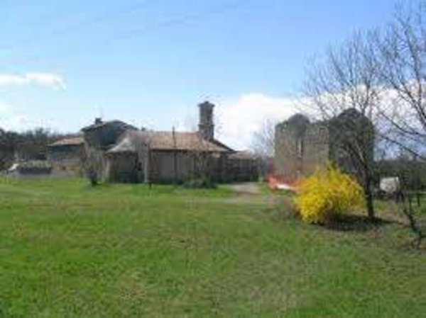 casa indipendente in vendita a Viggiù in zona Baraggia
