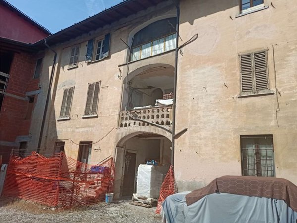casa indipendente in vendita a Viggiù