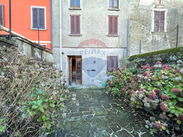 casa indipendente in vendita a Viggiù