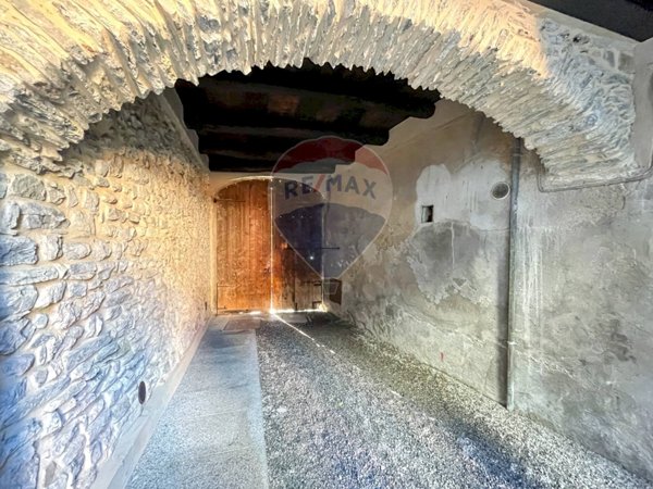 casa indipendente in vendita a Viggiù