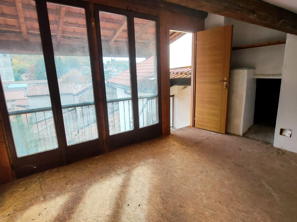 appartamento in vendita a Viggiù in zona Baraggia
