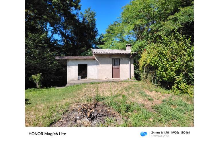 terreno agricolo in vendita a Viggiù in zona Baraggia