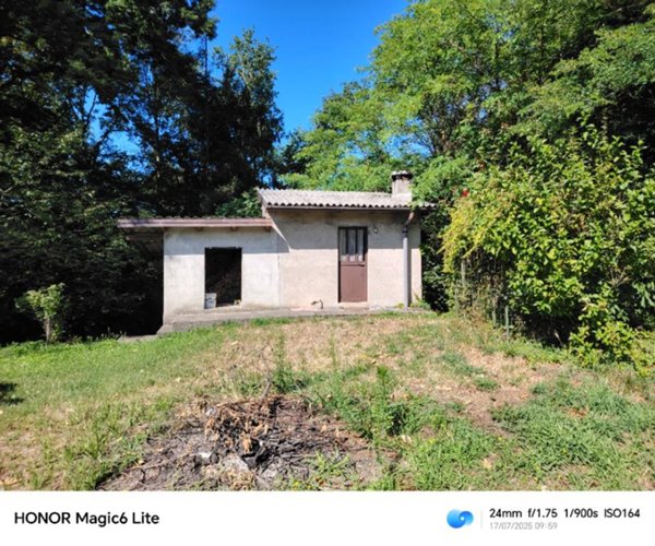 casale in vendita a Viggiù in zona Baraggia