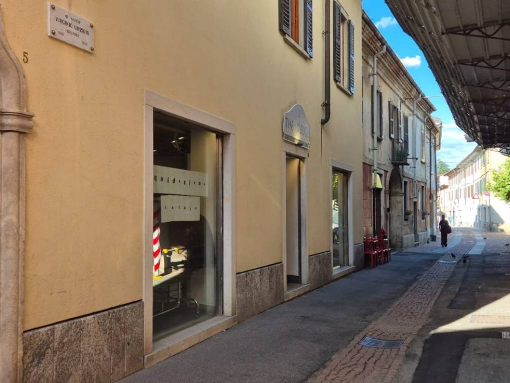 negozio in vendita a Viggiù