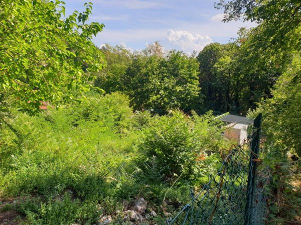 terreno edificabile in vendita a Viggiù