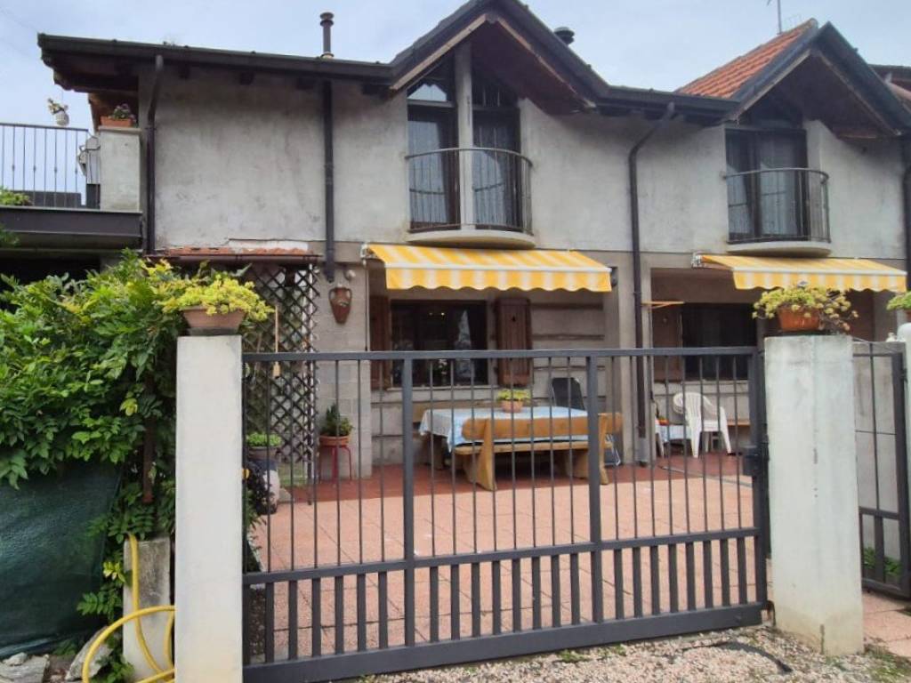 casa indipendente in vendita a Viggiù