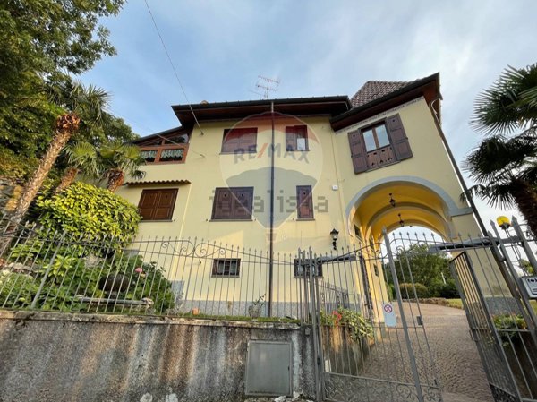 casa indipendente in vendita a Viggiù