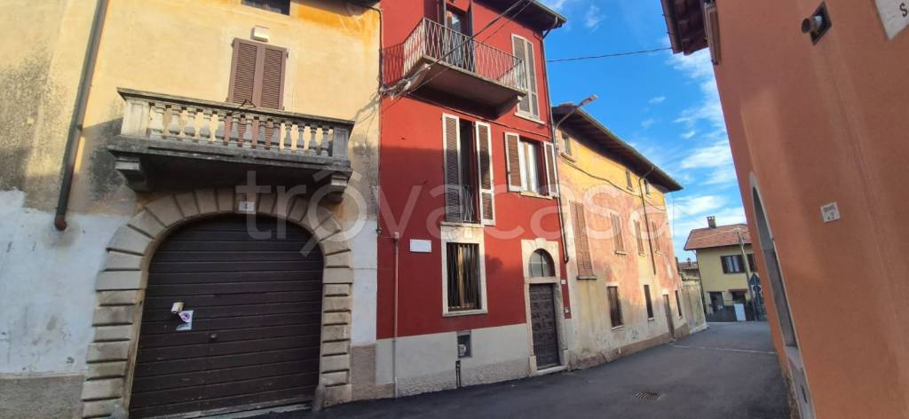 casa indipendente in vendita a Viggiù