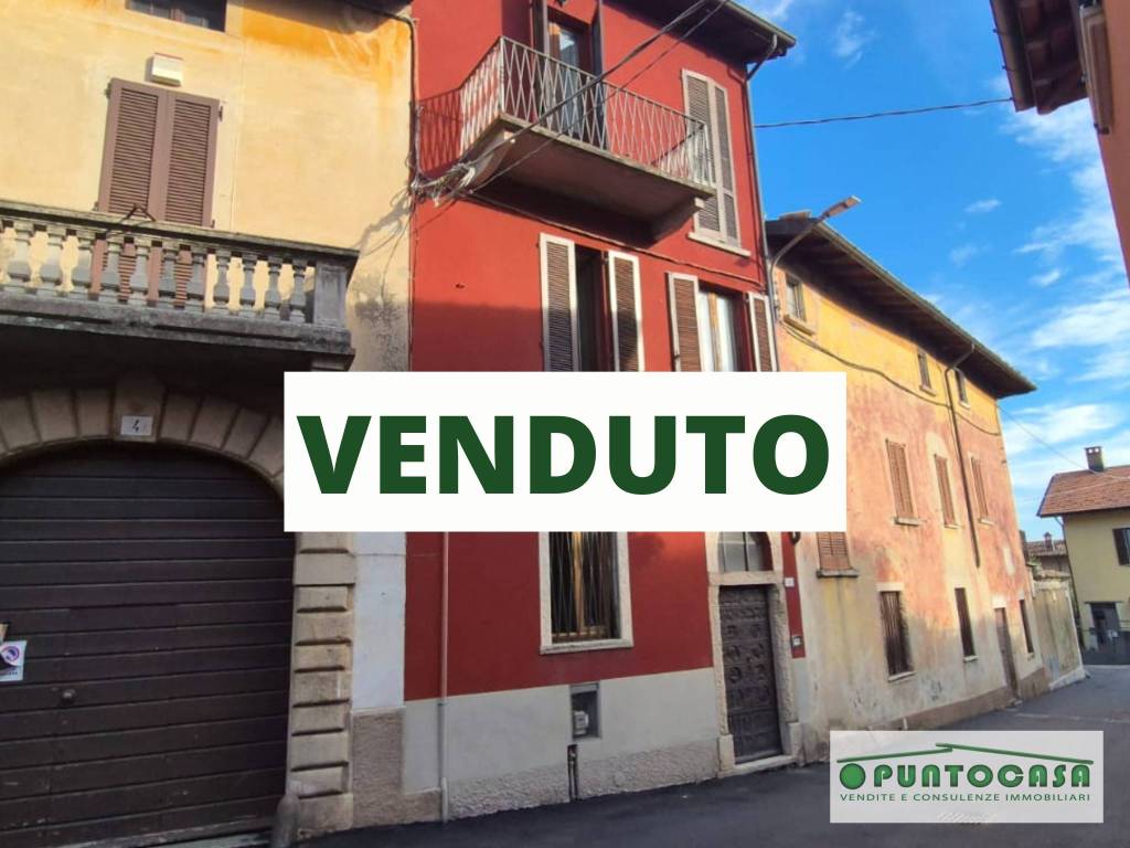 casa indipendente in vendita a Viggiù