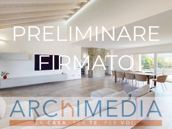 casa indipendente in vendita a Viggiù in zona Baraggia