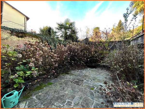 casa indipendente in vendita a Viggiù