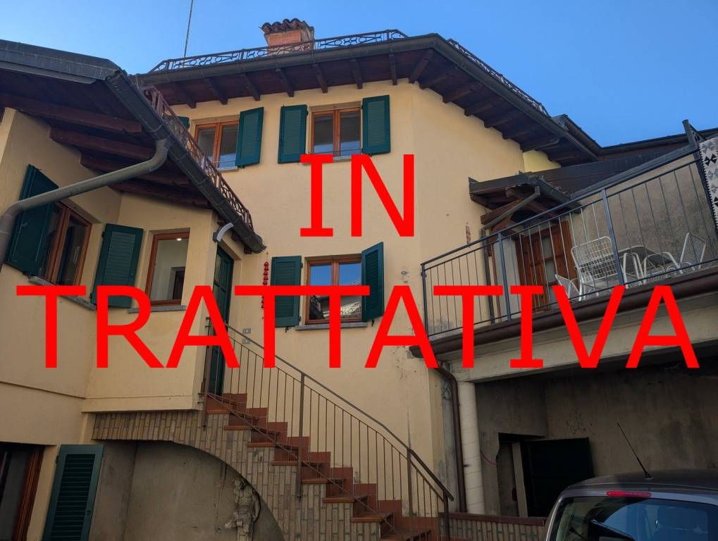 casa indipendente in vendita a Viggiù