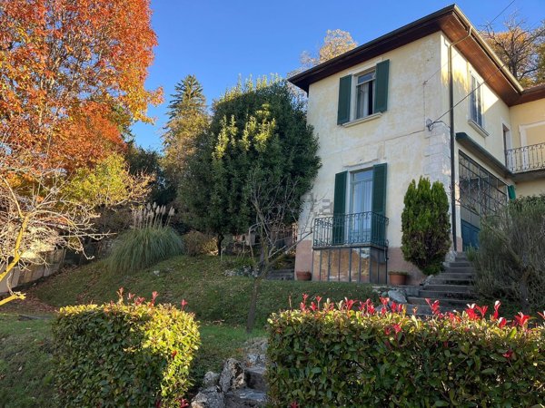 casa indipendente in vendita a Viggiù