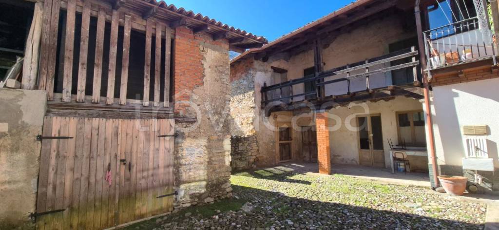 casa indipendente in vendita a Viggiù