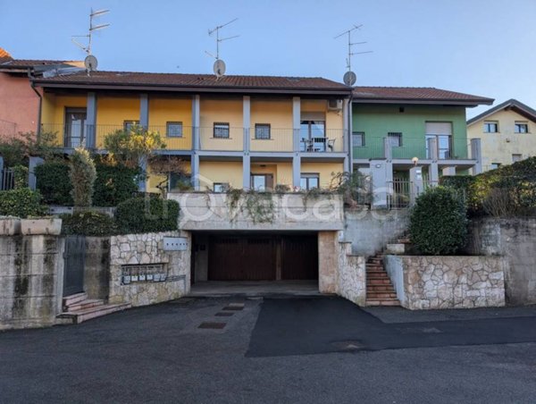 casa indipendente in vendita a Viggiù in zona Baraggia