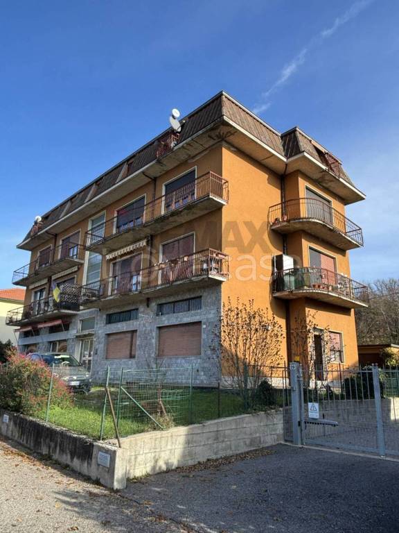 appartamento in vendita a Viggiù in zona Baraggia
