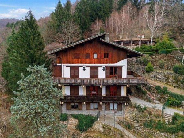 casa indipendente in vendita a Viggiù