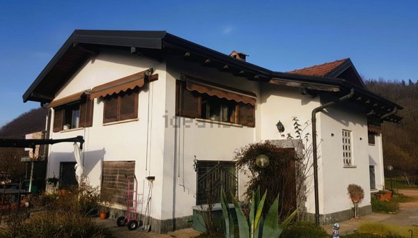casa indipendente in vendita a Viggiù