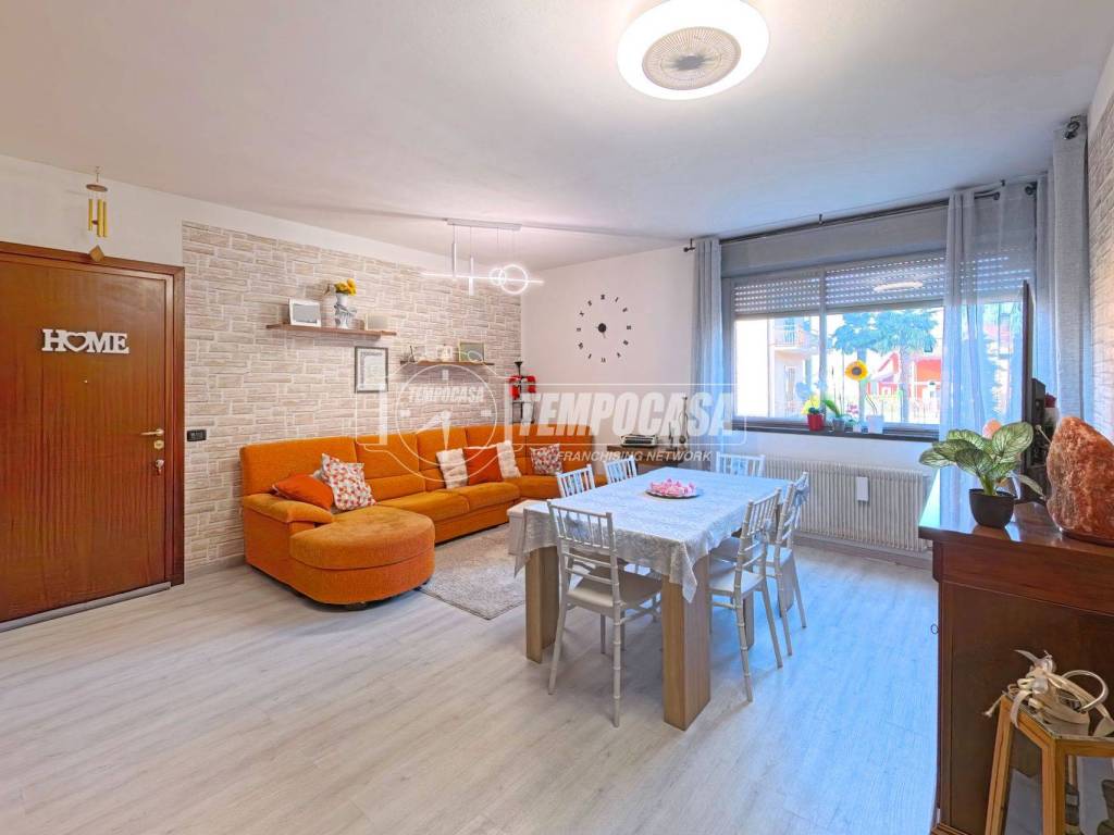 appartamento in vendita a Viggiù in zona Baraggia