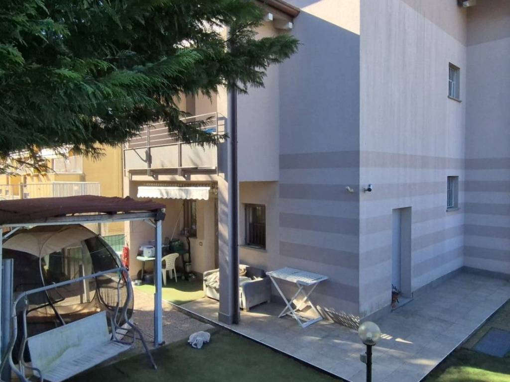 casa indipendente in vendita a Viggiù in zona Baraggia