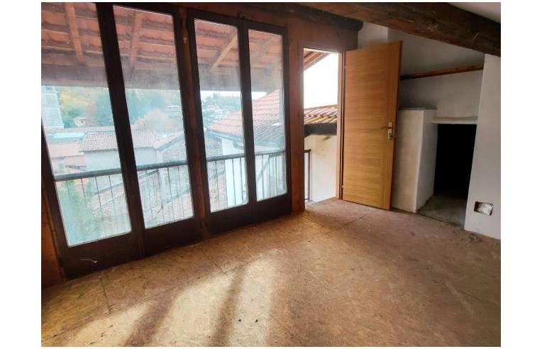 appartamento in vendita a Viggiù in zona Baraggia