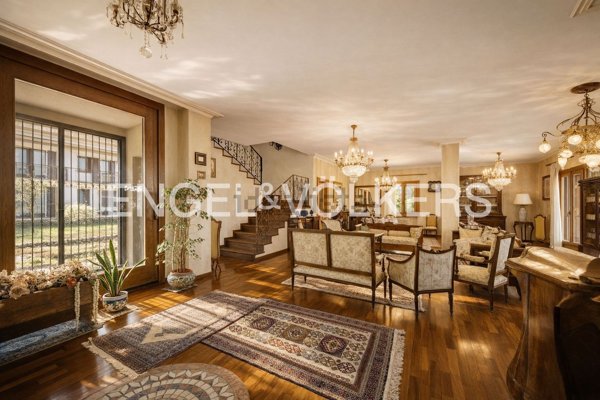 casa indipendente in vendita a Viggiù in zona Baraggia