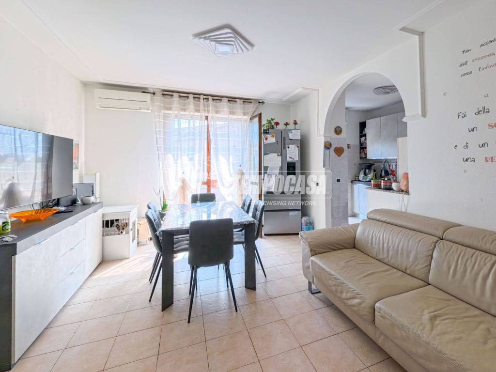 appartamento in vendita a Viggiù in zona Baraggia