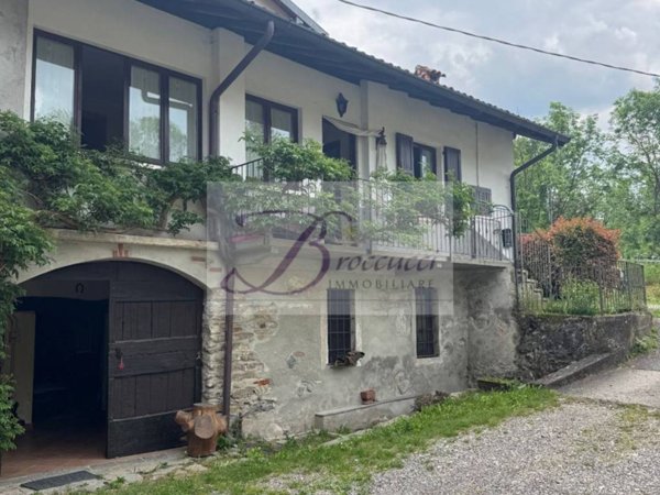 casa indipendente in vendita a Viggiù