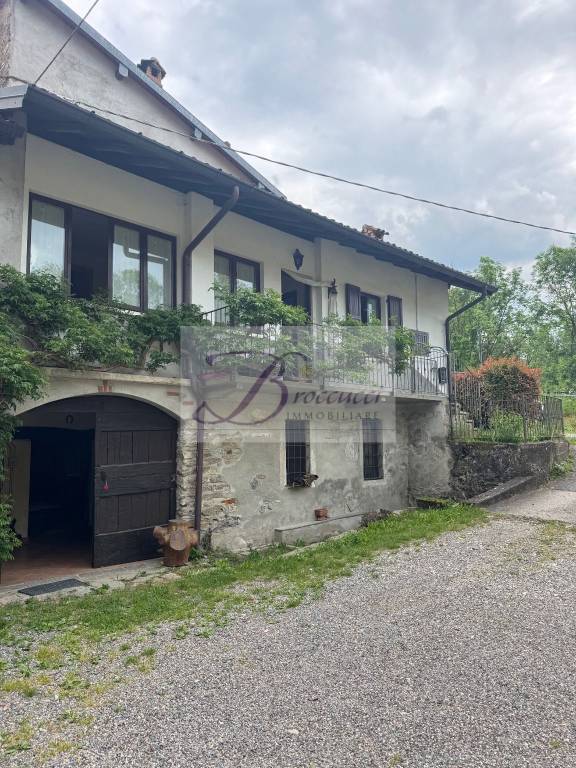 casa indipendente in vendita a Viggiù