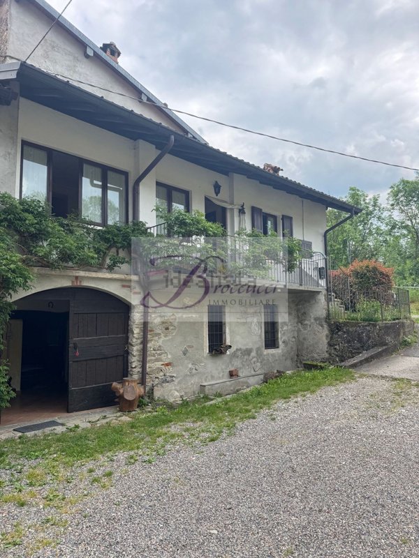 casa semindipendente in vendita a Viggiù
