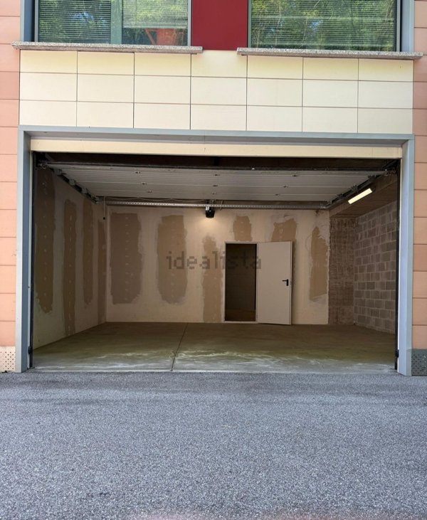 locale di sgombero in vendita a Viggiù