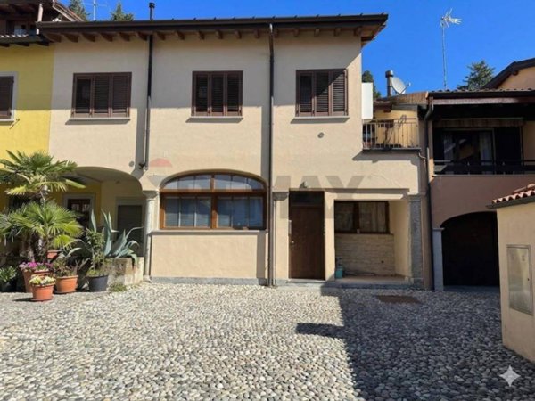 casa indipendente in vendita a Viggiù