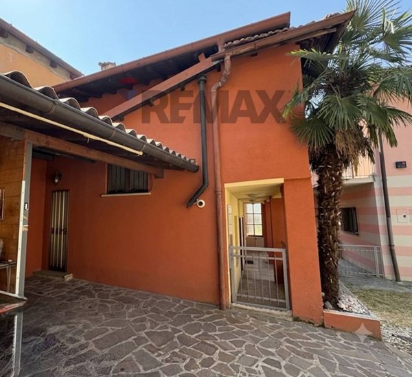 casa indipendente in vendita a Viggiù