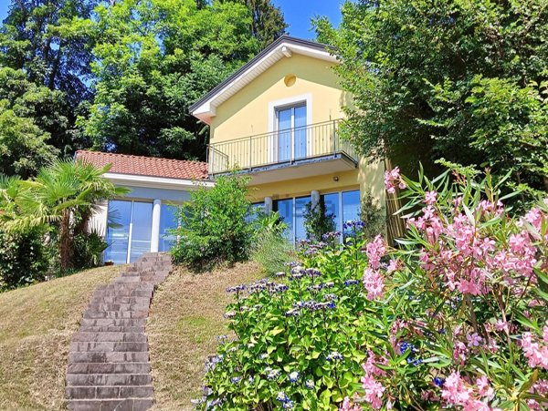 casa indipendente in vendita a Viggiù