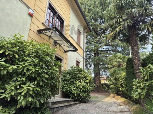 casa indipendente in vendita a Viggiù
