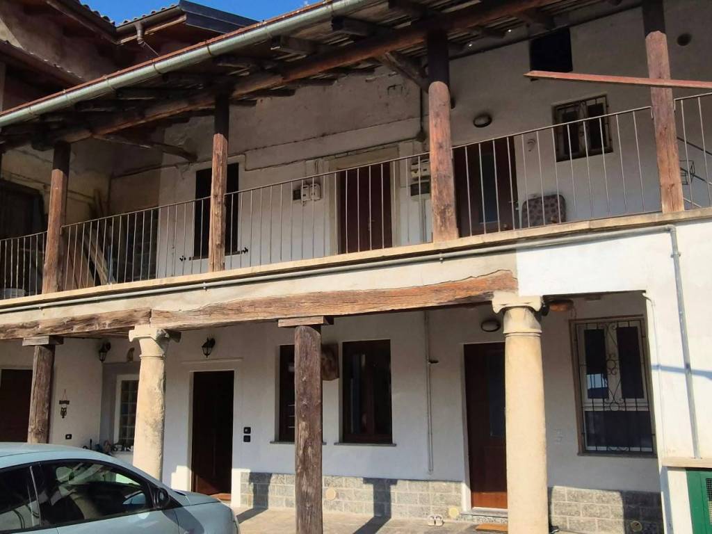 casa indipendente in vendita a Viggiù