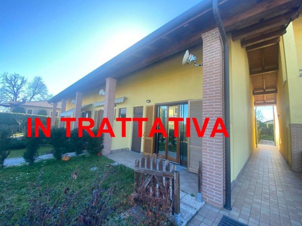 casa indipendente in vendita a Vizzola Ticino in zona Castelnovate