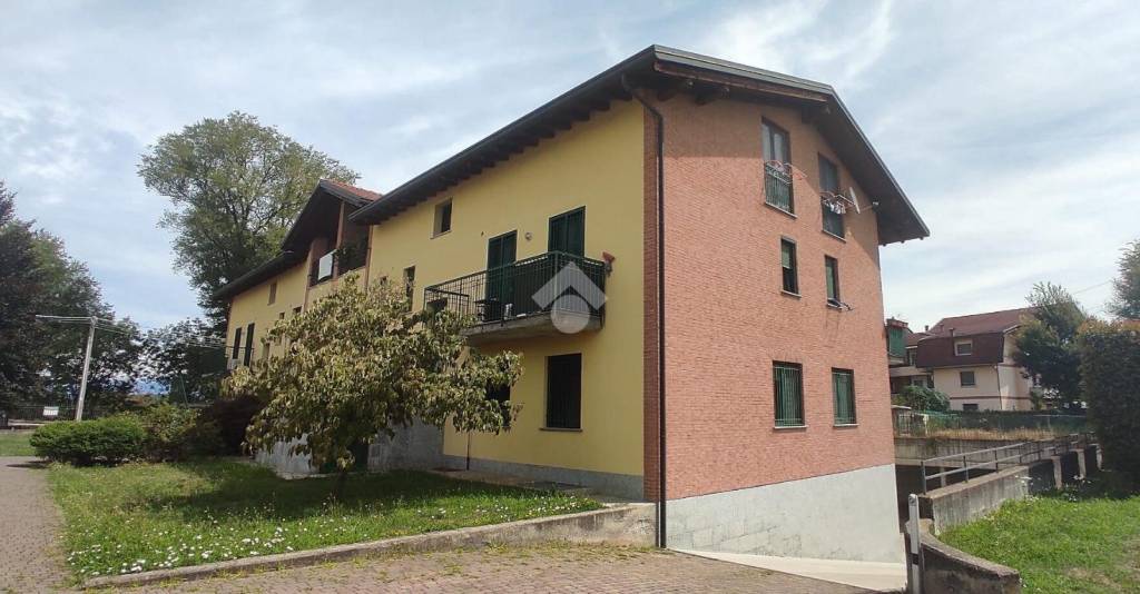 appartamento in vendita a Vizzola Ticino