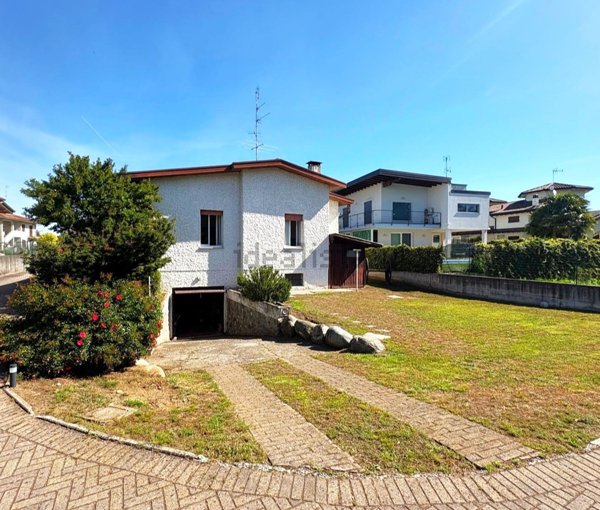 casa indipendente in vendita a Vizzola Ticino
