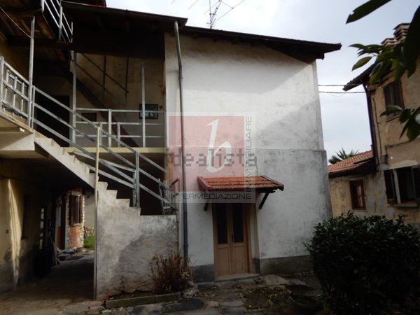 pentavano in vendita a Sangiano