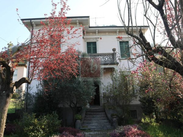 casa indipendente in vendita a Sangiano