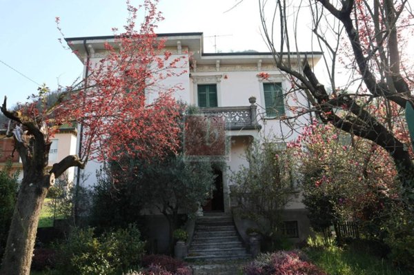 casa indipendente in vendita a Sangiano