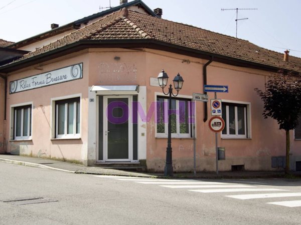 negozio in vendita a Sangiano