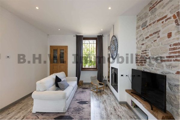 casa indipendente in vendita a Sangiano