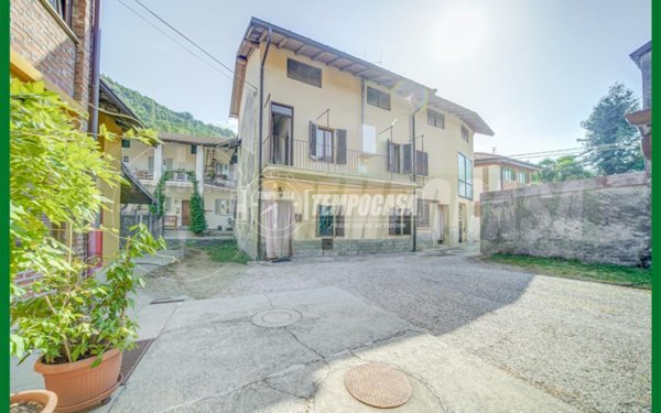 casa indipendente in vendita a Sangiano